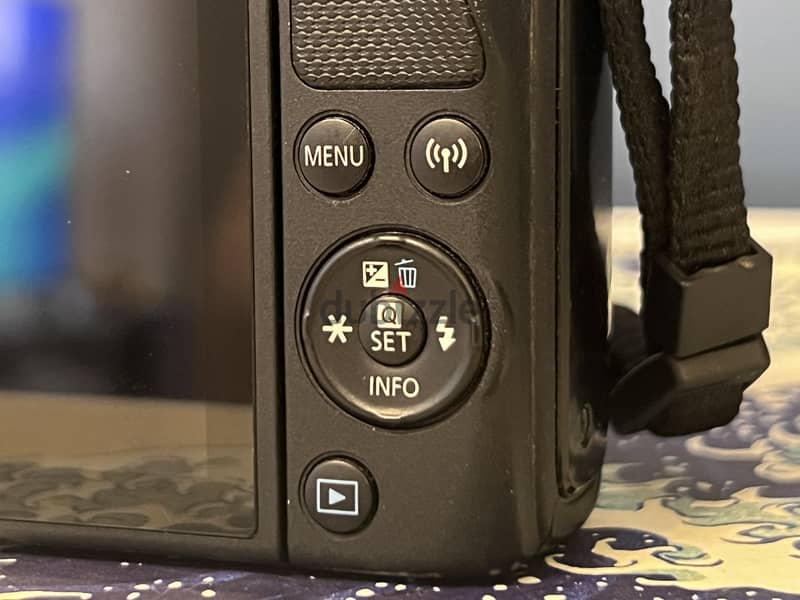 Canon EOS M100 - mirrorless camera (excellent condition) 5