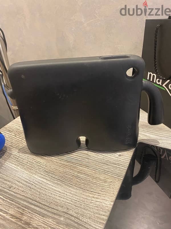 Apple iPad mini 4 (perfect condition) 2