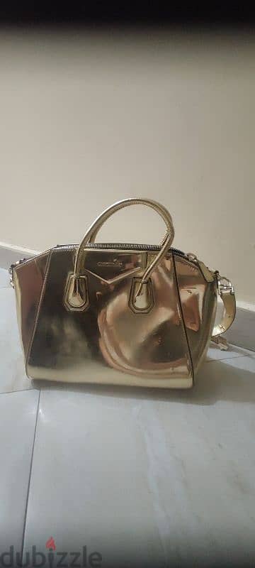 شنطه givenchi