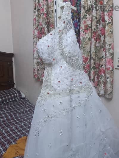 فستان فرح سوري لبسه واحدة