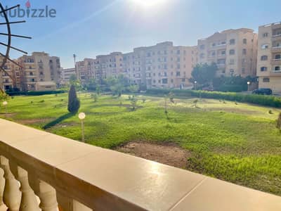 شقة 157 متر، كمبوند على طريق جمال عبدالناصر أمام الحي التامن , للإيجار