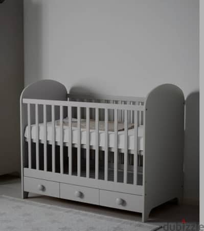Grey crib
