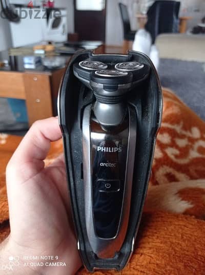 مكن حلاقة وتنعيم الدقن للرجال من Philips الاصليه صناعه هولنديه