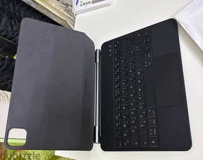 Green lion Magic Keyboard ipad 11 and 10.9 inch
