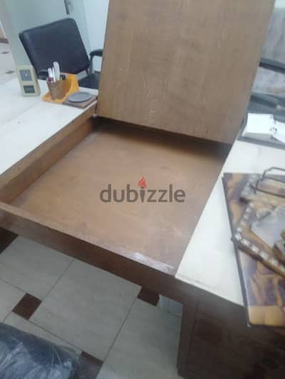 مكتب كبير للبيع