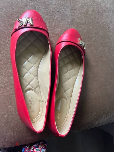 Michael kors flat red size 8 M
