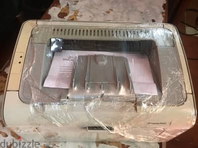 طابعة HP 1005 كاملة مع الباب والحامل، مع خرطوشة جديدة