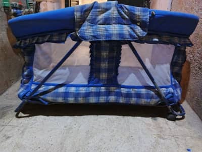 سرير اطفال