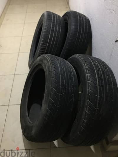٤ فرد كاوتش بحاله جيده جدا مقاس ١٦/٦٠/٢٥٥ والسعر ٢٠٠٠جنيه