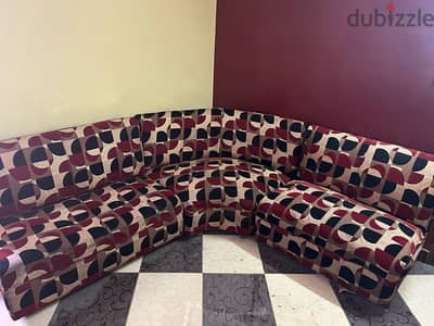 للبيع ركنة أنيقة مكونة من ٥ قطع حالة جيدة جدا