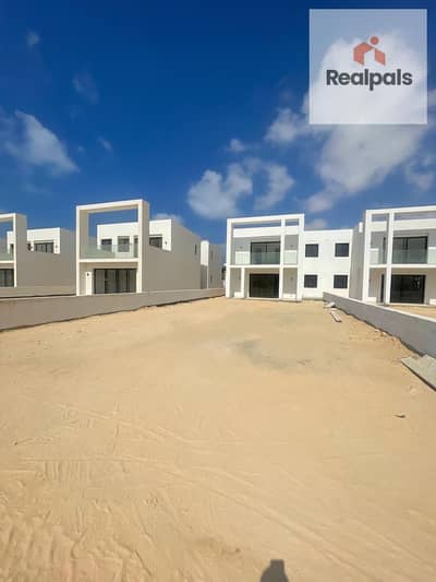 TWIN HOUSE DIRECT ON LAGOON 440 m (( READY TO MOVE )) FACING NORTH FOR SALE AT D-BAY