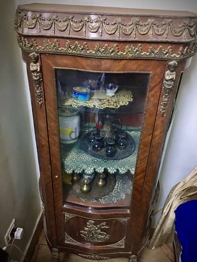 ركنة او فاترينة انتيك