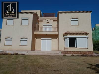 فيلا استاند الون للبيع في مدينتي نموذج U فيو وايد جاردن والجولف بدون تشطيب داخلي موقع مميز جدا