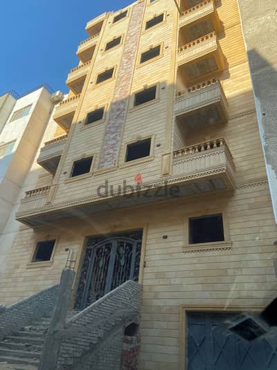الحى الثانى/ مجاوره اولى / شارع عبد الحكيم اخمس دقائق لجامعة ٦ اكتوبر