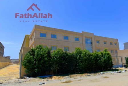 مصنع هندسي للأيجار بالمنطقة الصناعية التجمع الالف مصنع