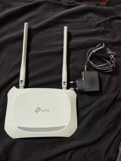 سويتش TP-Link بحالة جيدة لتشغيل واي فاي