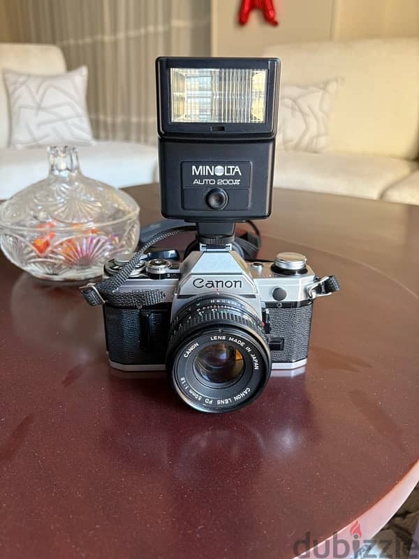 camera canon AE-1 antique with flash 1