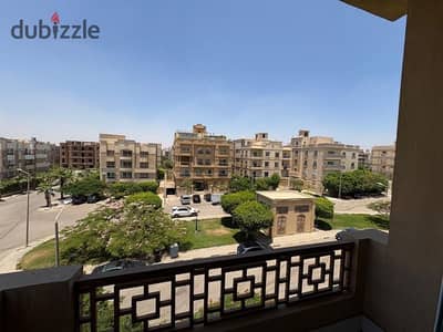 شقة فاخرة 232 متر في كمباوند بيفيرلى هيلز زايد + رووف ٢٠٠ متر بمدخل خاص