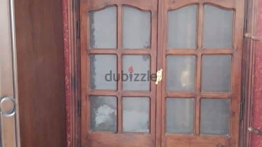 باب غرفه وشباك