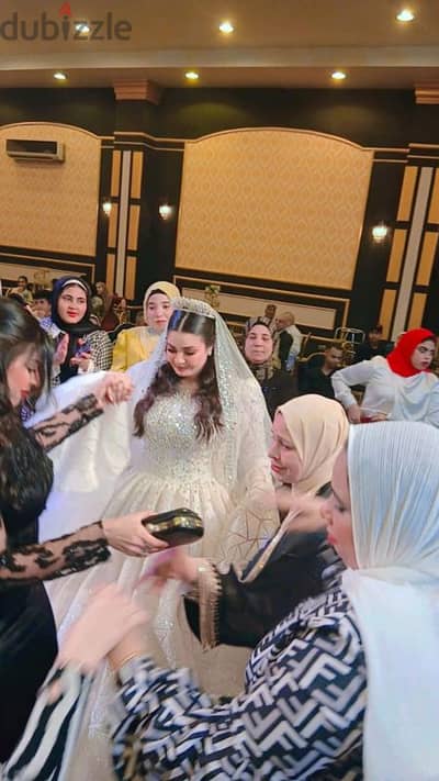 فستان زفاف ملكي هاند ميد بلطرحه