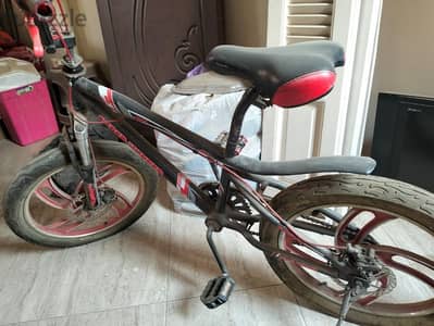 دراجة bmx شبه جديدة نضيفة جدا