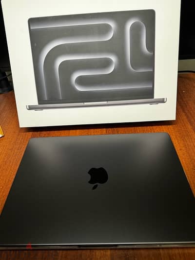 Macbook Pro 14 M4 512G استعمال ٢٠ يوم