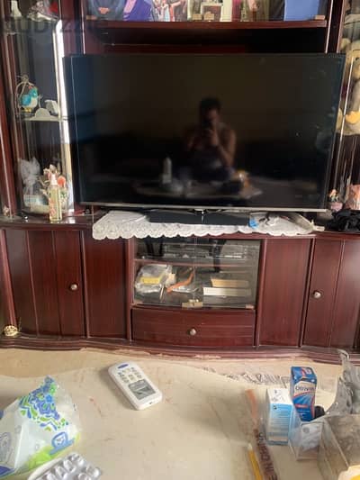 وحده تليفزيون و مكتبه