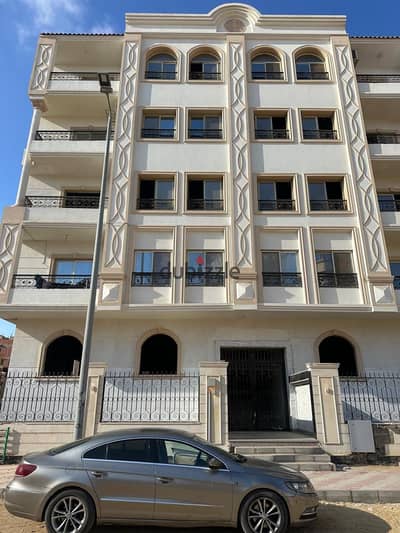 Apartment for sale in Al-Andalus 1 - Fifth Settlement    Location: Open view in front of Al-Wahhab Mosque - behind Al-Sharkawi Mosque. Area: 165 m²