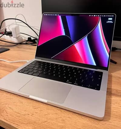macbook M1 - 14 inch Silver - 1T - 16RAM - Arabic Keyboard with box