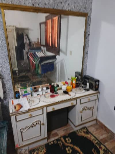 سرير وتسريحه و٢ كمودينو