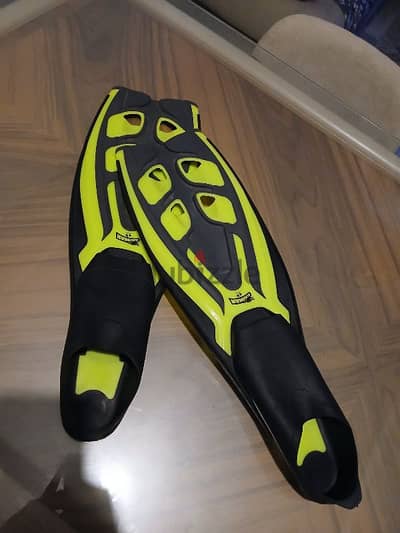 Salvas Caiman flippers زعانف كايمان ايطالي اصلي