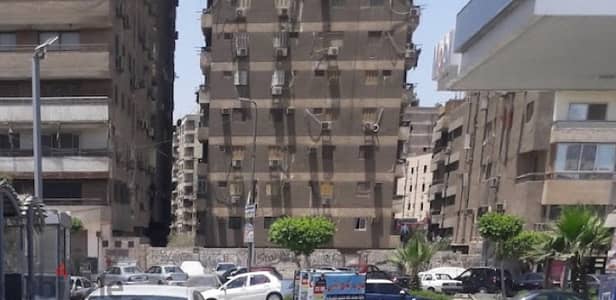 ارض مباني للبيع للبناء علي شارع د. حسن  الشريف في مدينه نصر