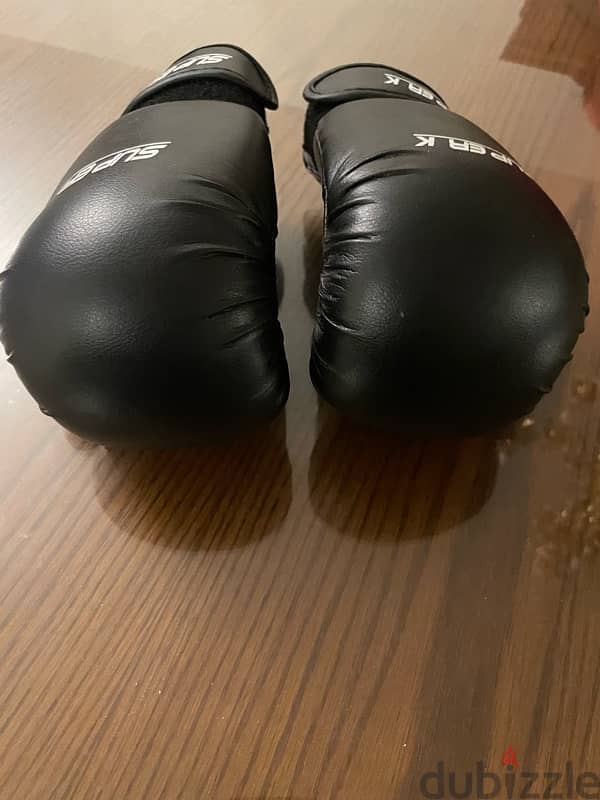 2 Boxing gloves 3
