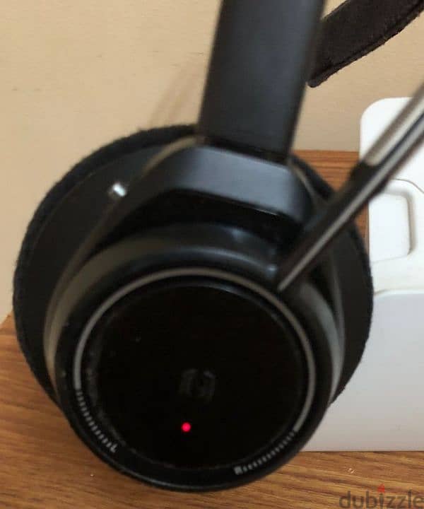 Plantronics voyager focus Bluetooth  call canter كول سنتر 1