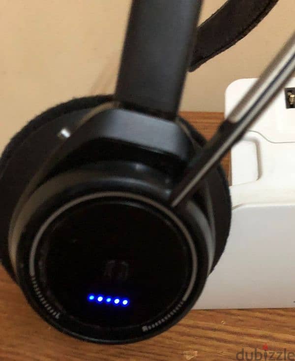 Plantronics voyager focus Bluetooth  call canter كول سنتر 6