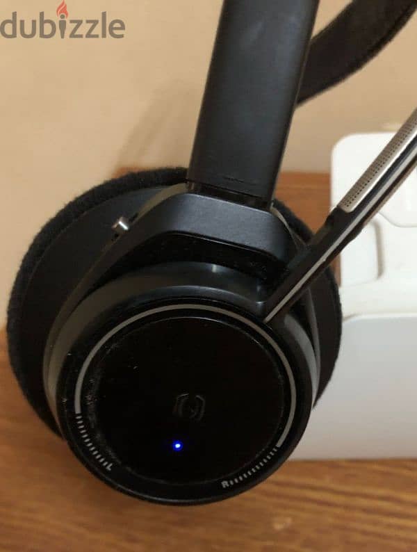 Plantronics voyager focus Bluetooth  call canter كول سنتر 7