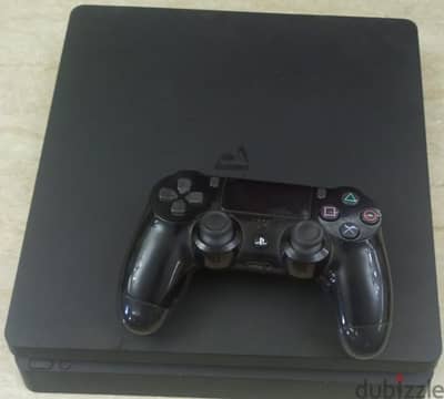 جهاز PS4 Slim 500 G مستعمل عليه أكونت FIFA 2025 متفعل وشغال +دراع أصلي