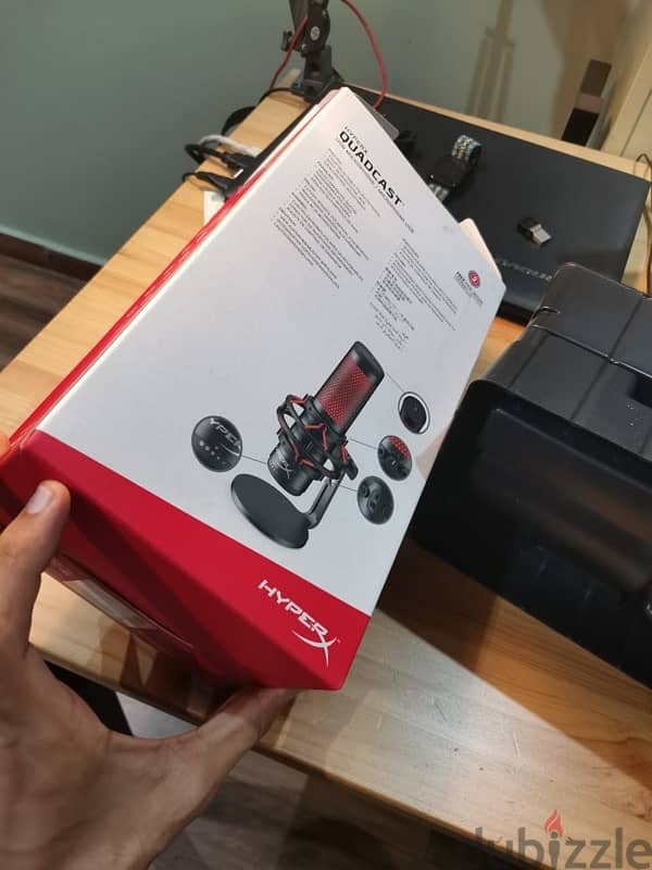 HYPERX QUADCAST STANDALONE MICROPHONE 1