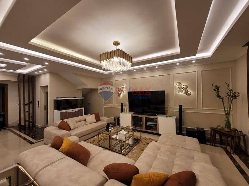 4 Bedrooms 300 sq.M Twinhouse for sale 21,000,000 EGP in Continental Residence Compound, Sheikh Zayed