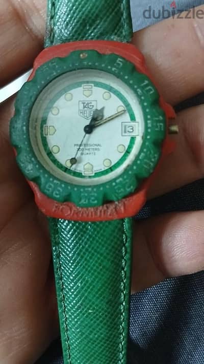 ساعة يد tag Heuer مناسبة للغطس والسباحة بتصميم أنيق ولون