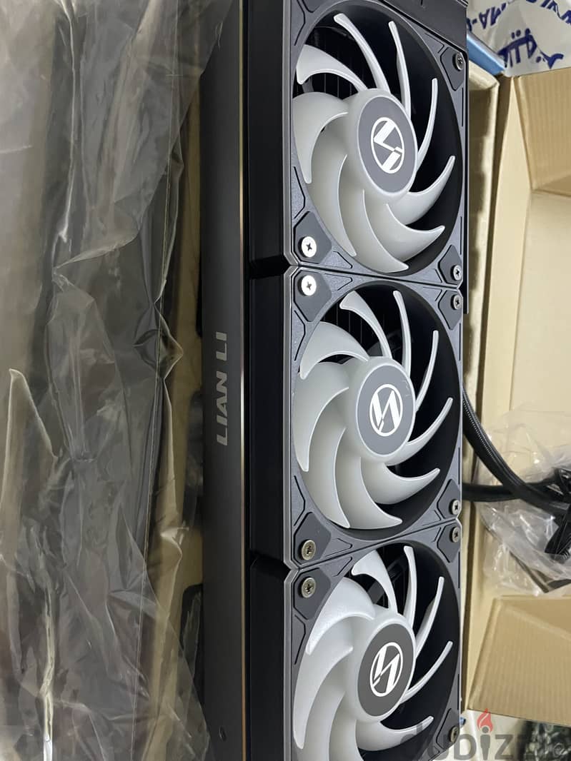 3*120 fans from Lian li hydroshift 3