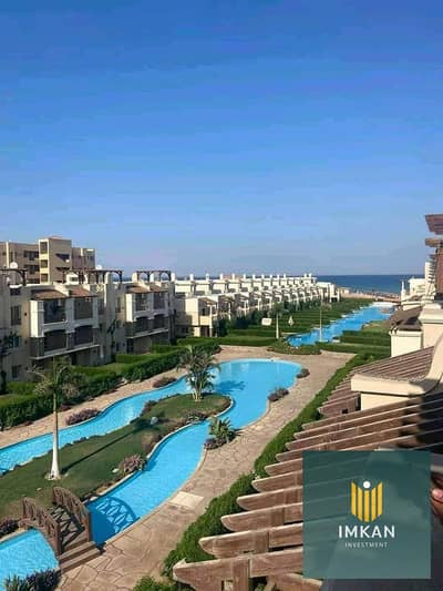 في العين السخنه شاليه للبيع جاهز في قرية بلو بلو علي البحر مباشرة بالتقسيط علي اطول فترة سداد