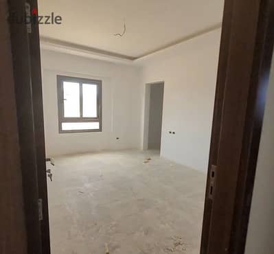 شقة متشطبة بالتكيفات جاهزة للمعاينة قريبة من مول اركان