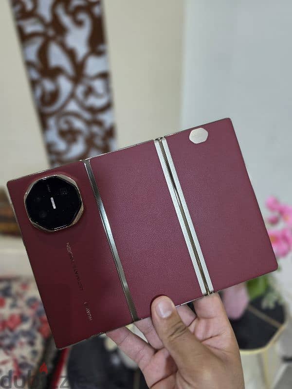 Huawei mate XT 1TB 1