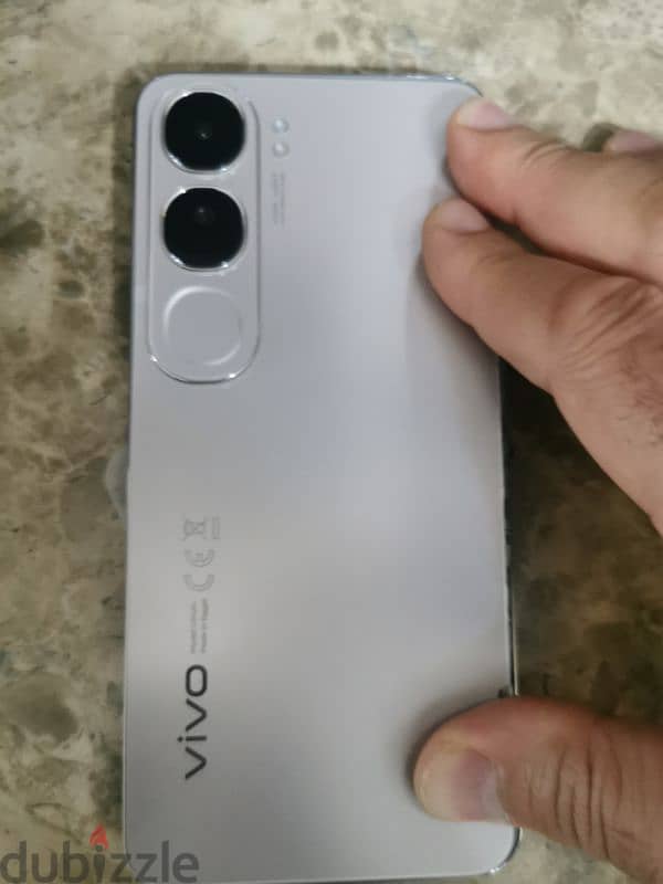 vivo v40 ite 3