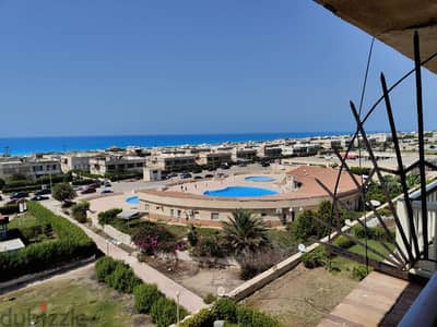 للايجار  بقرية زمردة من المالك  فيو كامل للبحر وحمامات السباحة