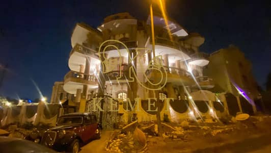 Nasiah Palace, land area 900 land and 600 external garden buildings on 2500 meters with 3 entrances, 2 internal and external swimming pools, it has 5 floors with a panoramic elevator.