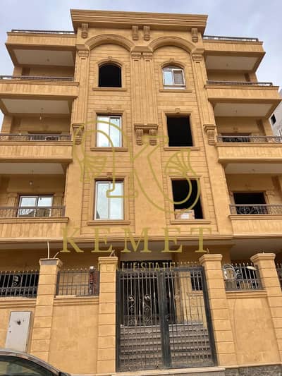 Apartment for sale, ready to move in, fully metered, 185 square feet, semi-finished, in a prime location in Al-Andalus, Fifth Settlement, New Cairo.