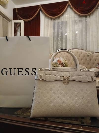 شنطة جديدة اصلى ماركة Guess