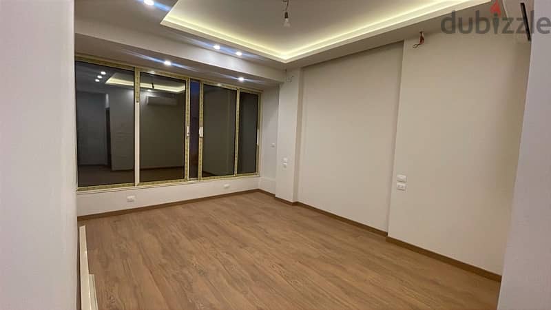3 Bedrooms 220 sq.M Apartment for sale 9,000,000 EGP in المستثمرين الجنوبية، التجمع الخامس